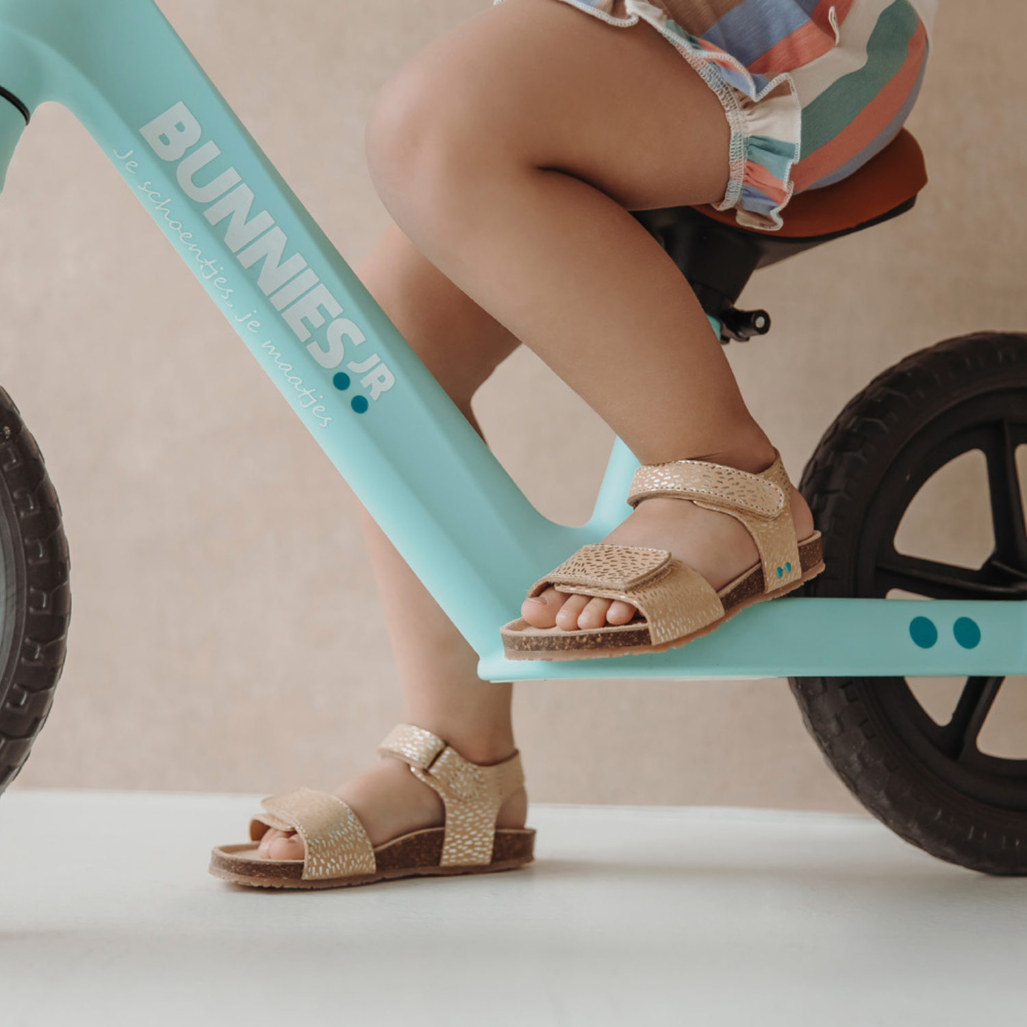 Bimi Beach Platte Sandalen Meisjes Goud
